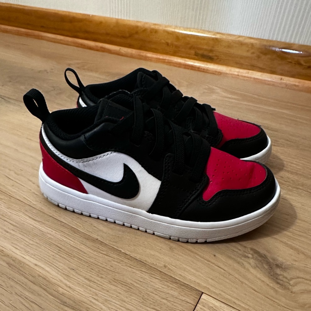 Boys Nike shoes size 13